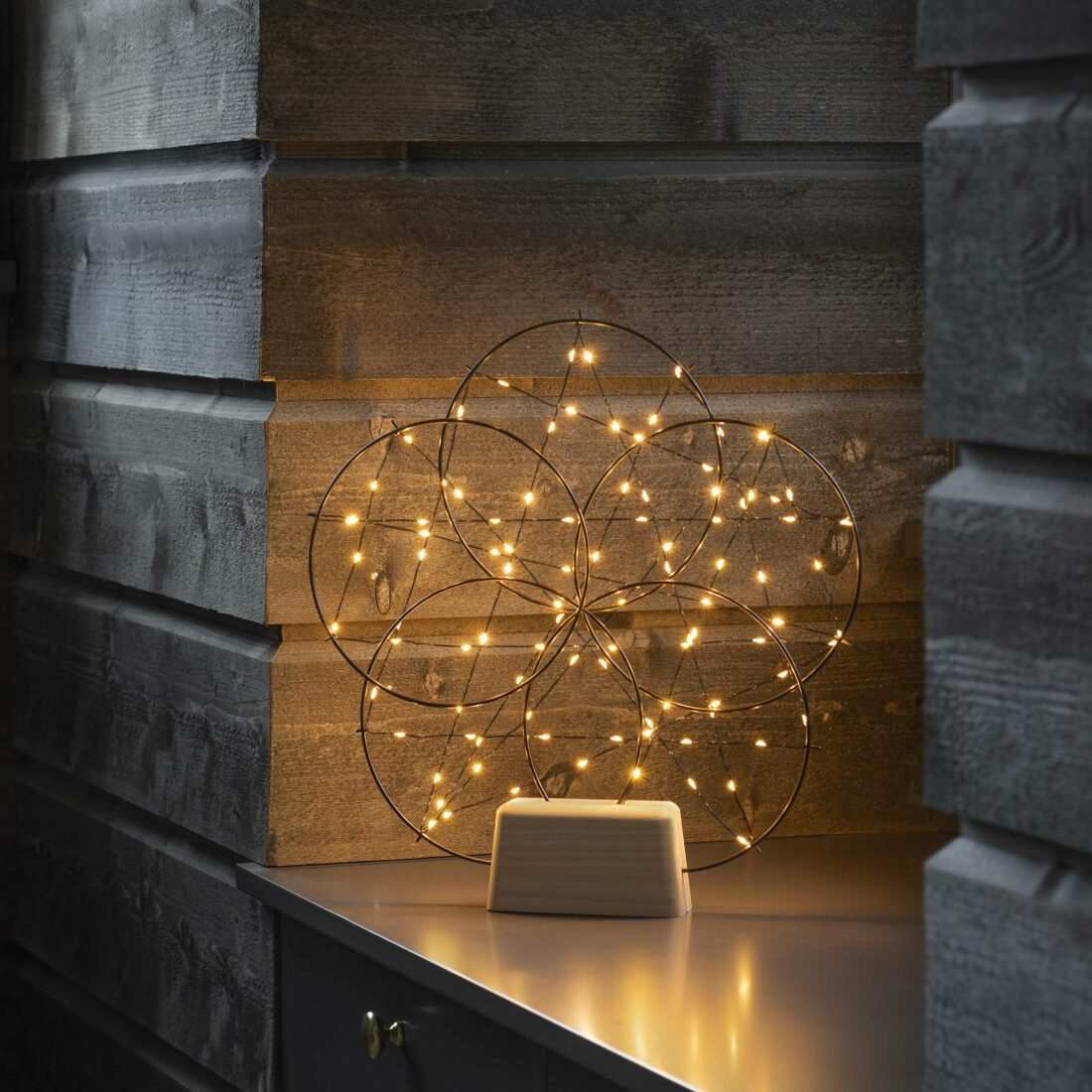 Konstsmide Christmas LED dekorační světlo 5 malých kruhů dřevěná noha