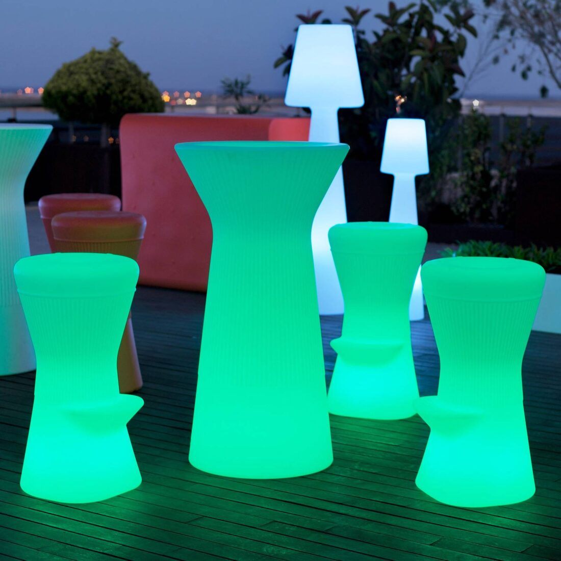 Newgarden Bateriový barový stolek Capri LED