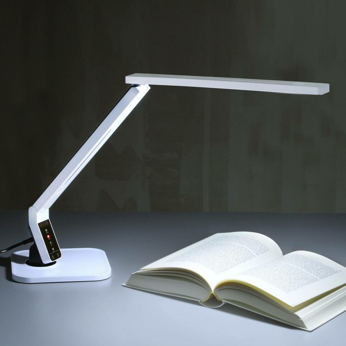 Lindby Velmi moderní LED stolní lampa Eleni