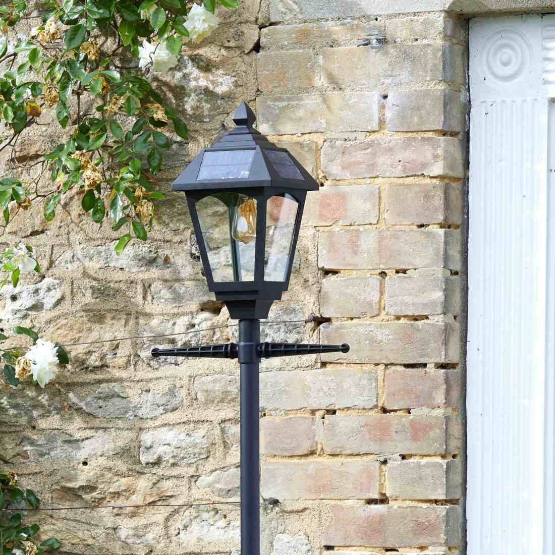 SMART GARDEN LED solární stožárové světlo Victoriana 365