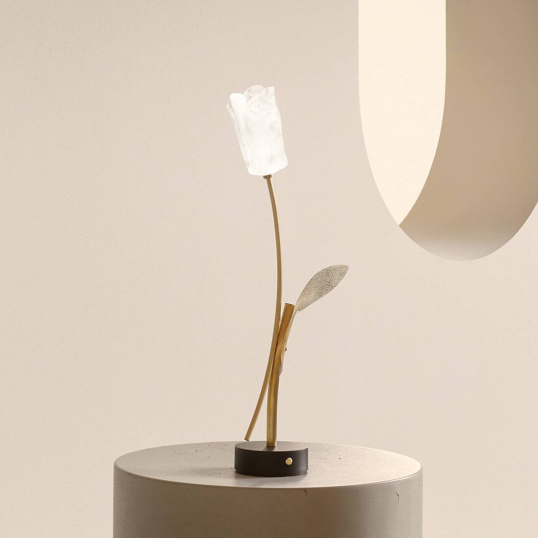 Slamp Nabíjecí stolní lampa LED Tulip