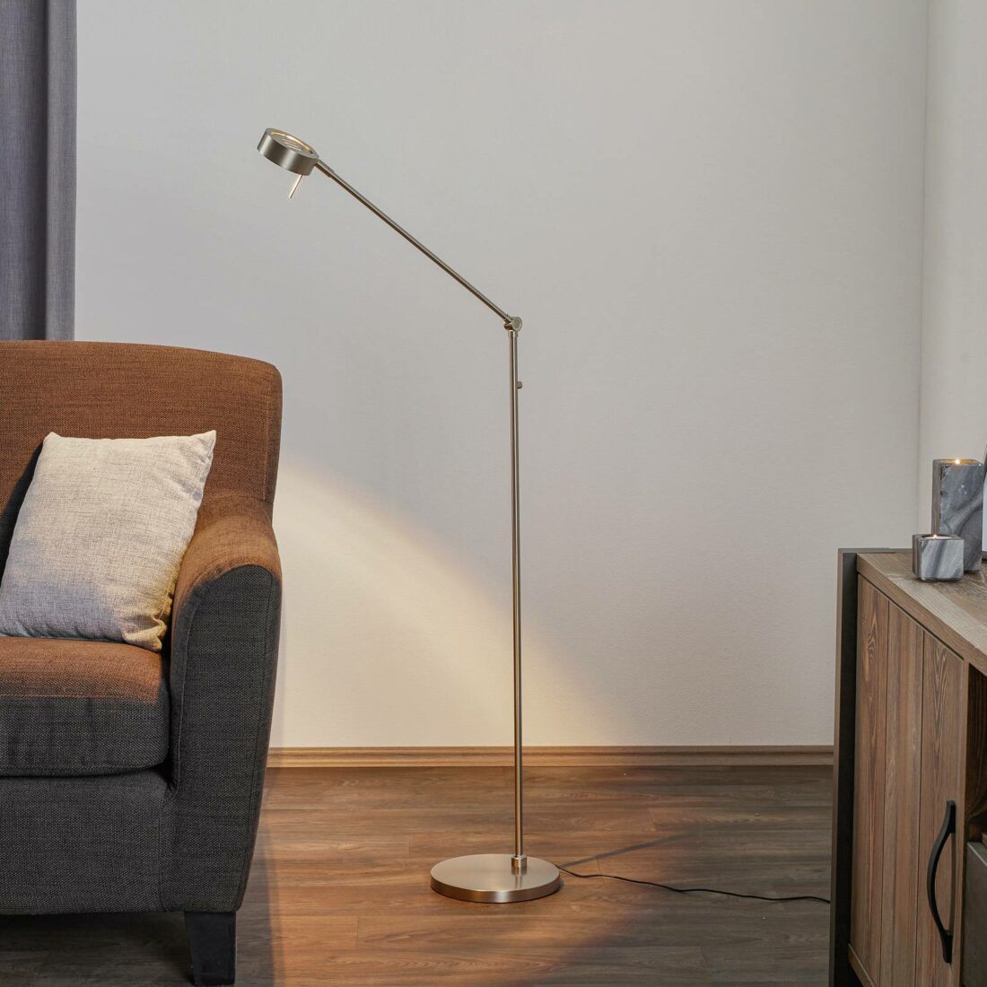 Knapstein Tenká stojací lampa LED Elegance 3 klouby nikl