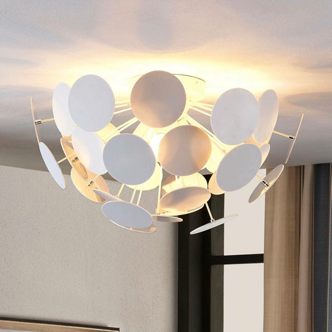 Lindby Designové stropní světlo Kinan v bílé barvě